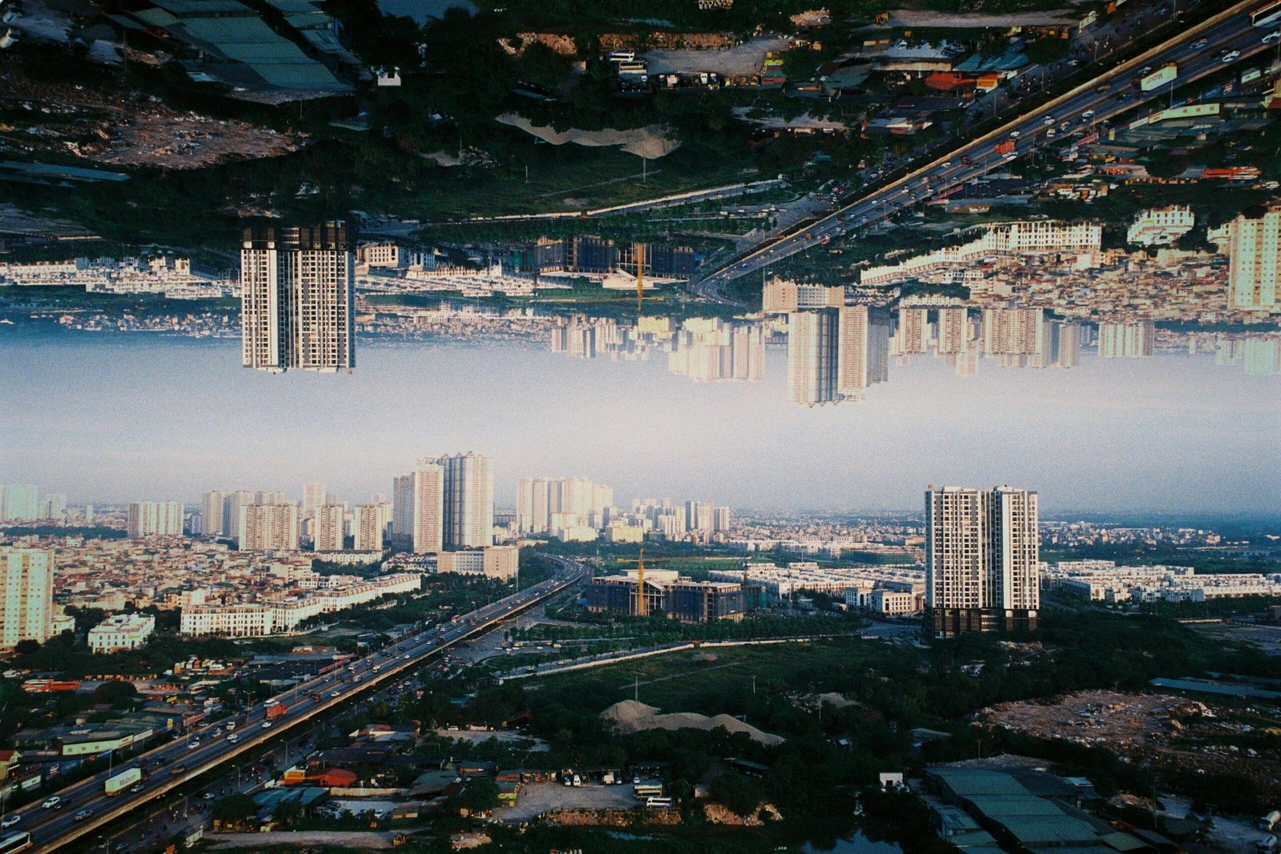 7 Film dengan Open-Ending yang Mengundang Diskusi Tanpa Henti